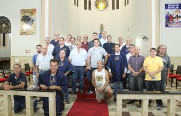 Terço dos Homens celebra 13 anos de presença na Catedral de Goiânia - Catedral Metropolitana Nossa Senhora Auxiliadora